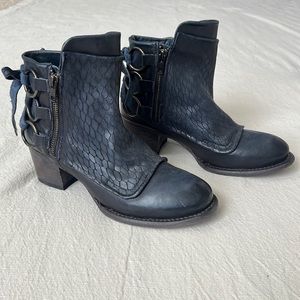Freebird booties NWOT. Size 8